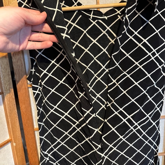 Cowl Neck Check Pattern Sleeveless Blouse - Picture 8 of 11